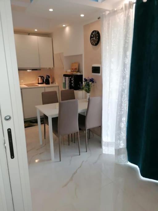 Fiumicino Aeroporto Casa Vacanze Iris Εξωτερικό φωτογραφία