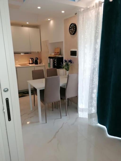 Fiumicino Aeroporto Casa Vacanze Iris Εξωτερικό φωτογραφία